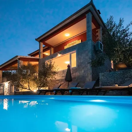 ヴィラ Luxury Stairway To Heaven With Pool Blato