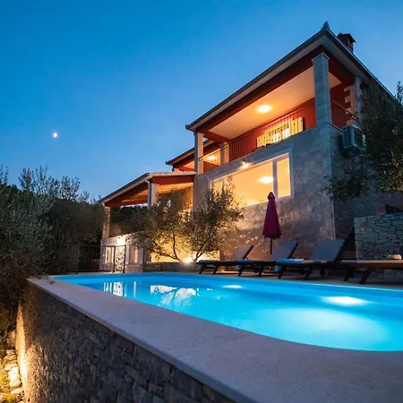 Luxury Stairway To Heaven With Pool